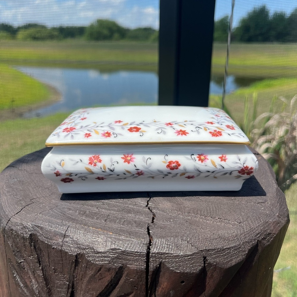 Floral Jewelry Box with Red and Gold Accents